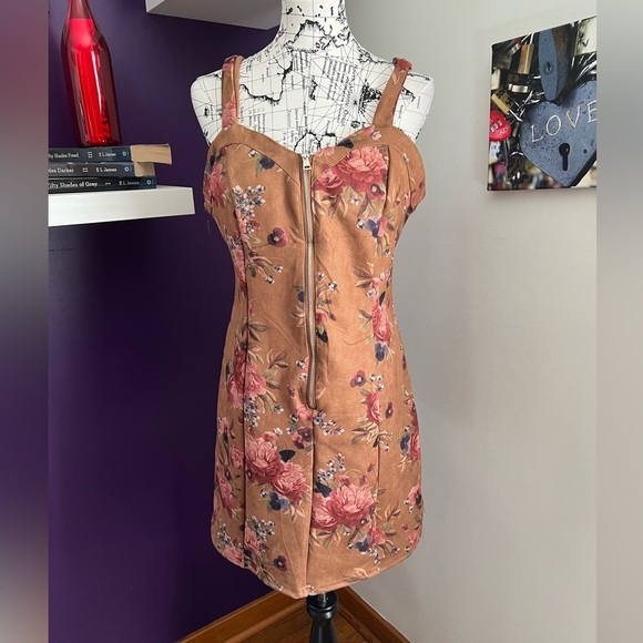 ViVI Dresses & Skirts - Vivi Dress NWT